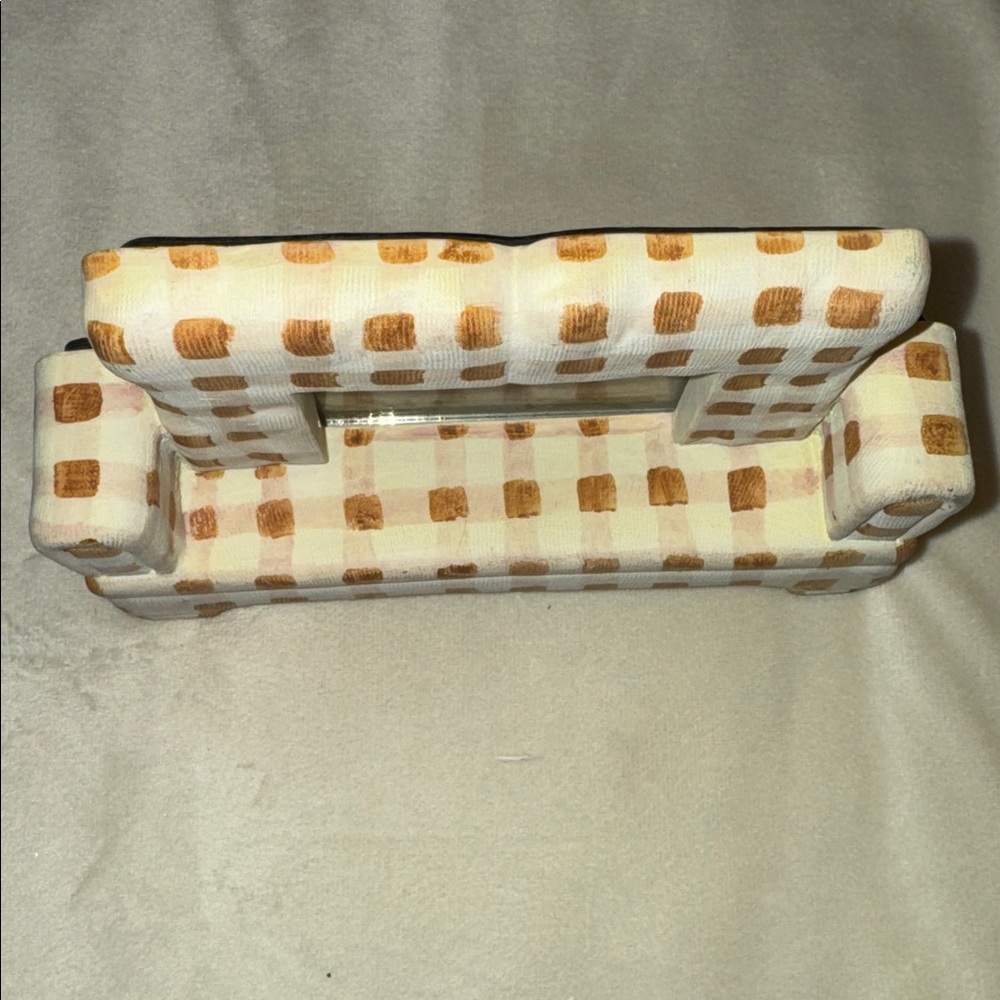 Vintage! Unique! White and Tan Checkered Mini Sofa Photo Frame - Picture 2 of 7
